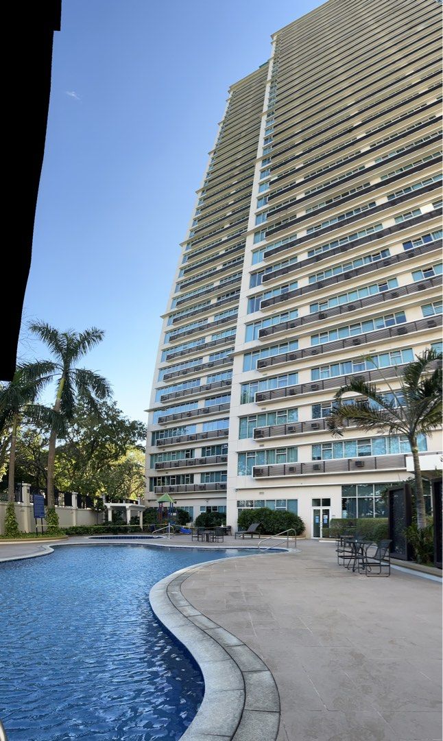 FOR RENT : 2 Bedroom Unit with 1 Parking in Fifth Avenue Place