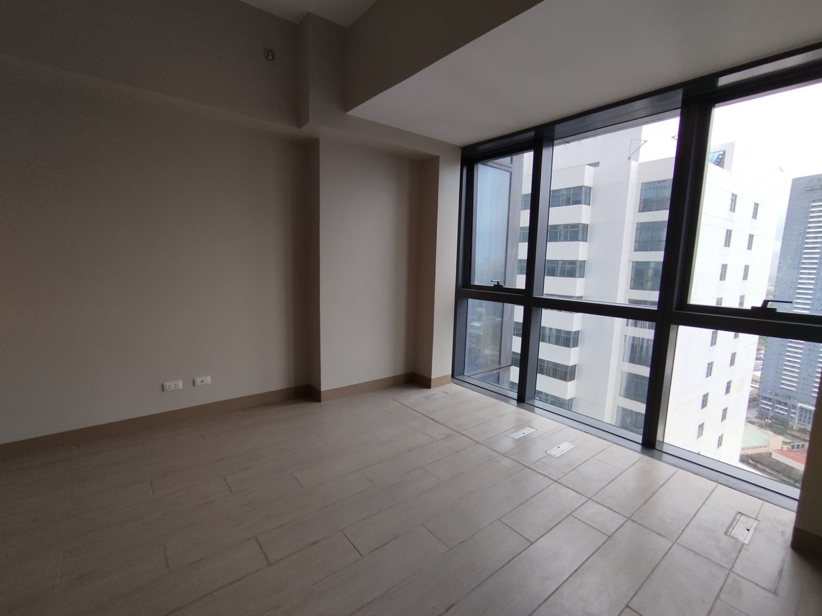 FOR SALE 1BR UNIT AT ONE EASTWOOD AVENUE TOWER 1