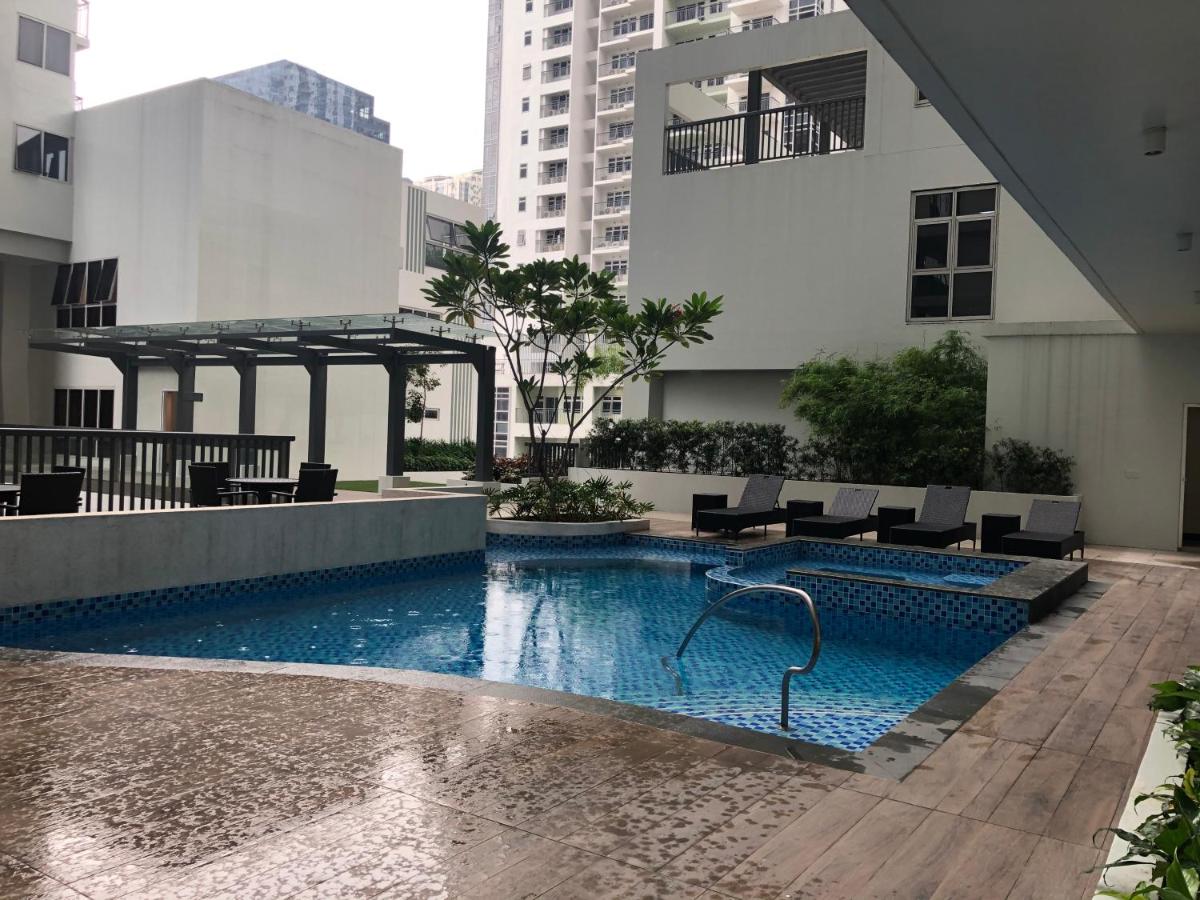 FOR RENT: 3 Bedroom Unit with 1 Parking in One Maridien