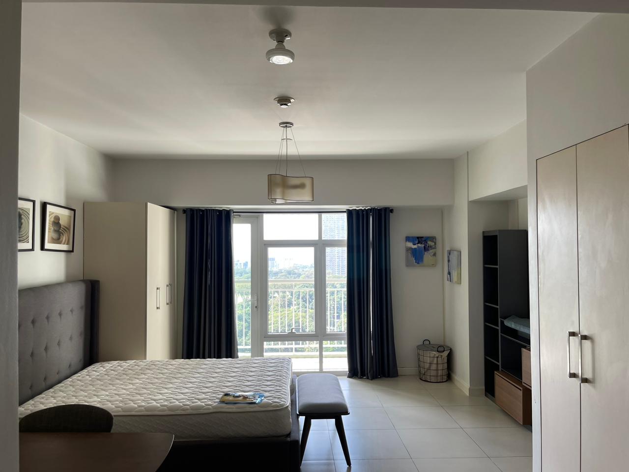 FOR RENT: Studio Unit with 1 Parking in Two Serendra