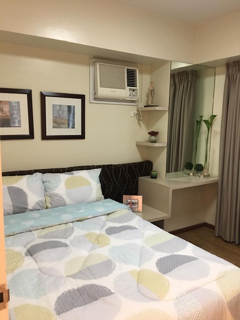 FOR RENT: 2 Bedroom Unit with Balcony and 1 Parking in Two Serendra