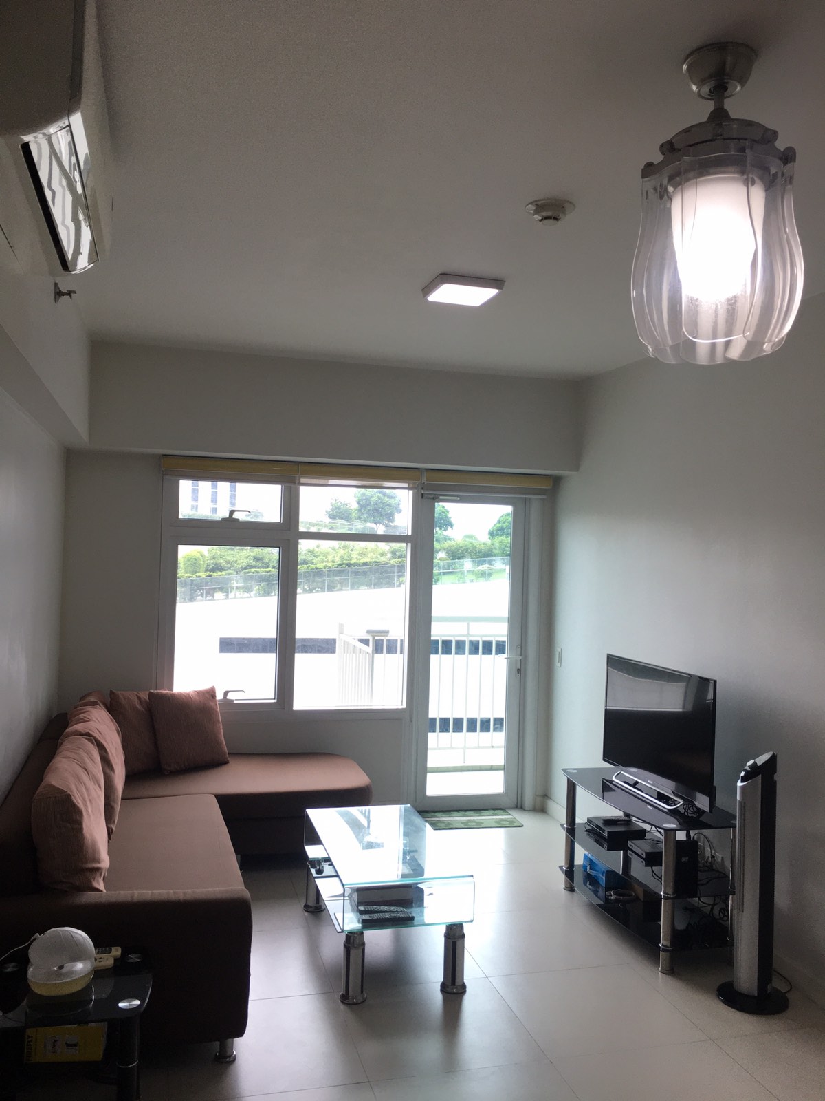 FOR RENT: 1 Bedroom Unit with Balcony in Two Serendra