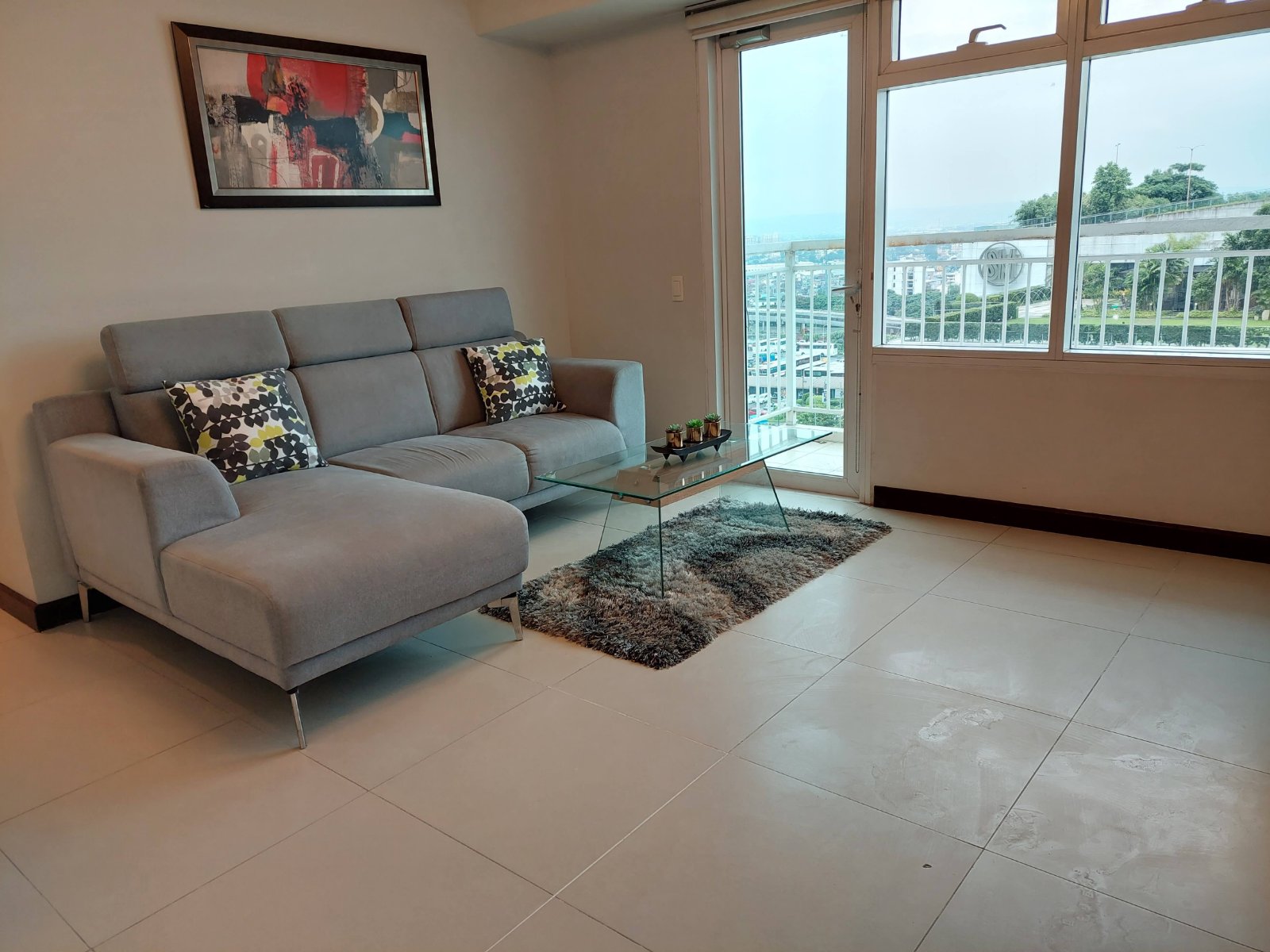 FOR RENT: 2 Bedroom Unit with Baclony and 1 Parking in Two Serendra