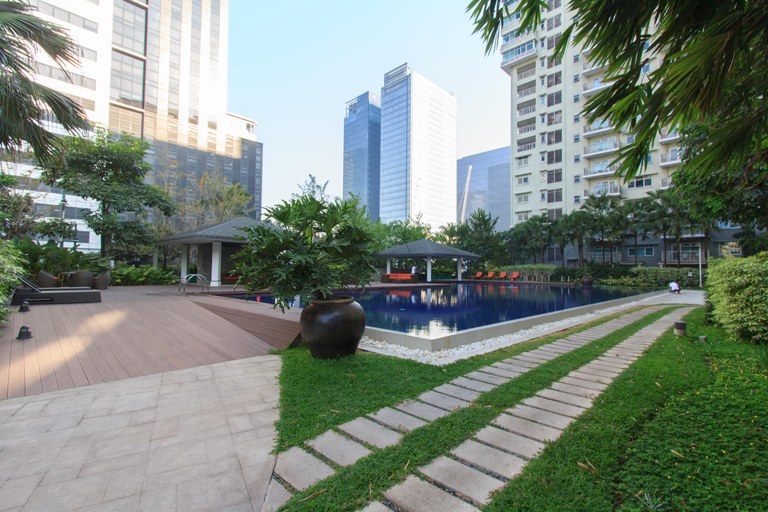 FOR RENT: 3 Bedroom Unit with 2 Parking in One Serendra