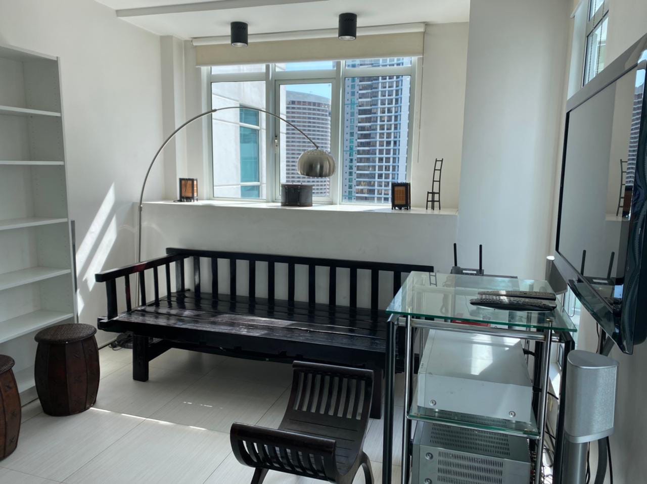 FOR RENT: 1 Bedroom Unit in Crescent Park Residences