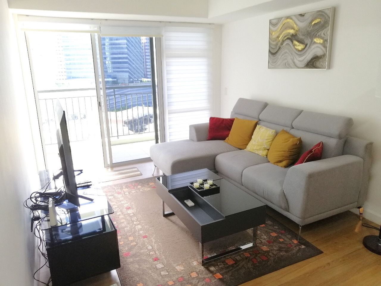 FOR RENT: Studio Unit with Balcony in Verve Residences