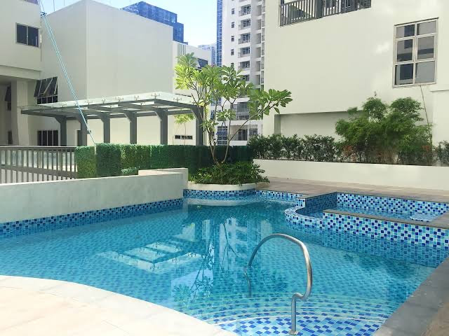 FOR RENT: 1 Bedroom Unit with Parking in Two Maridien