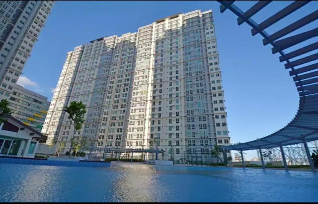 1BR SAN LORENZO PLACE - KEY 86