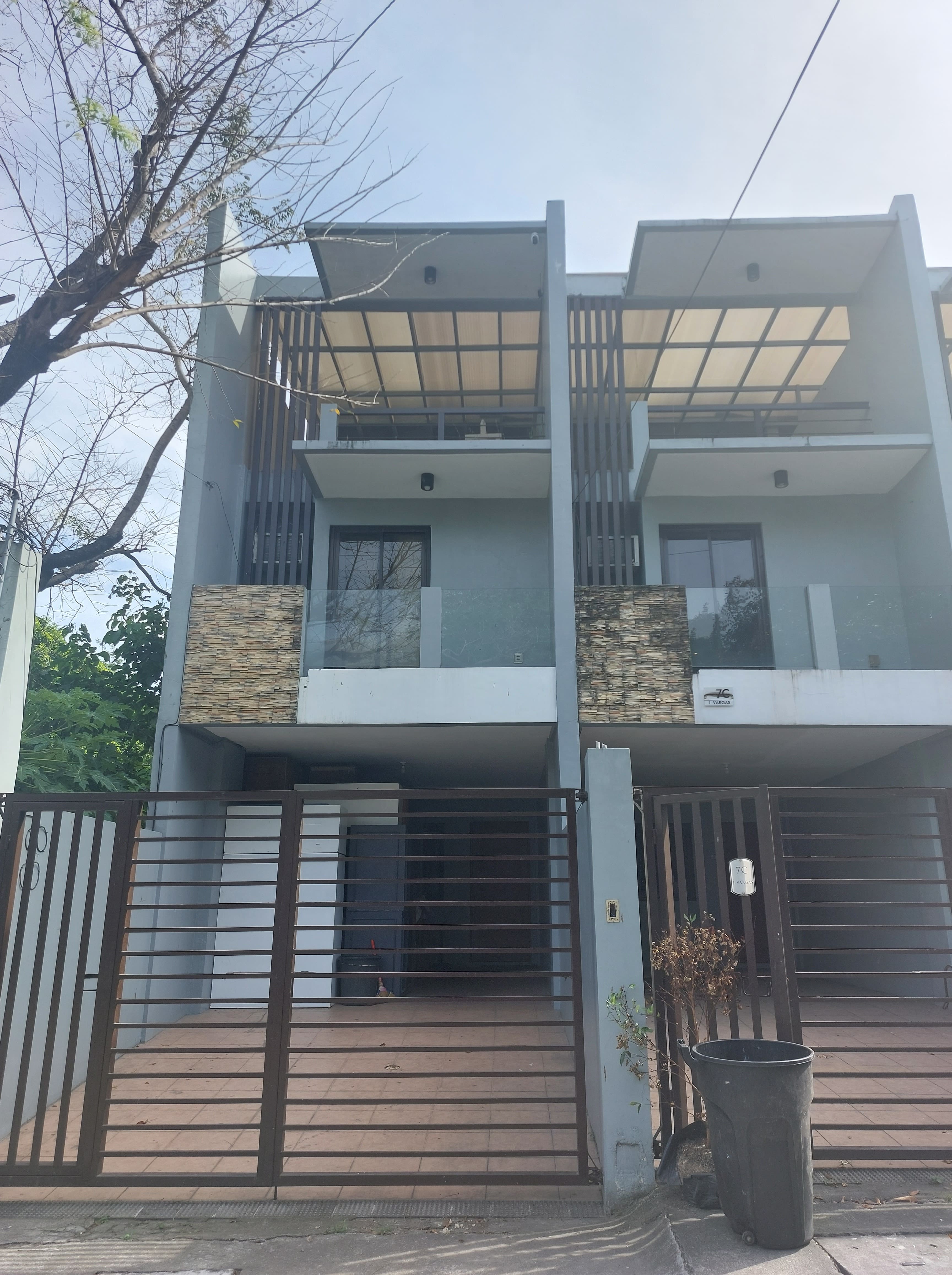 4 TOWNHOUSES FOR SALE AT AFPOVAI VARGAS STREET