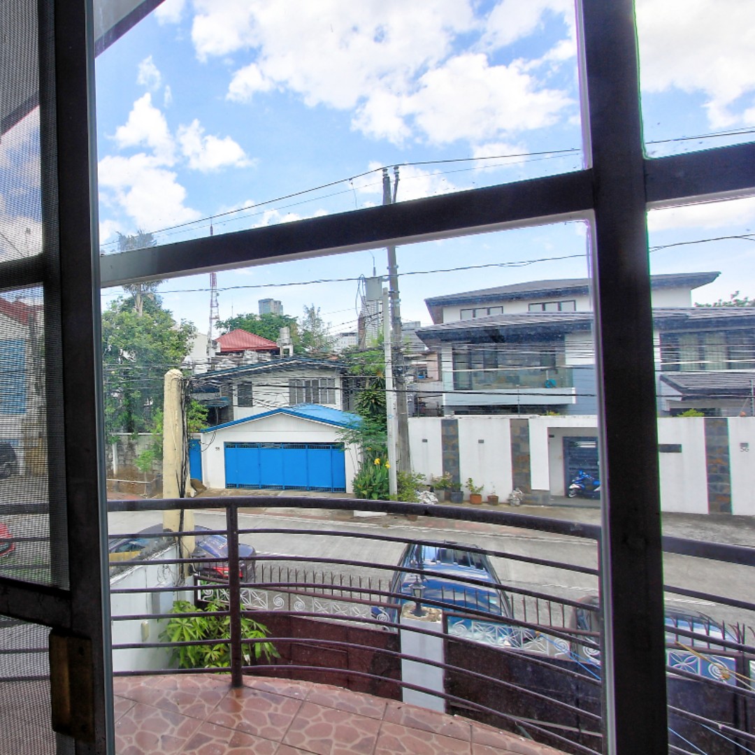 HOUSE FOR SALE AT WEST TRIANGLE	QUEZON CITY