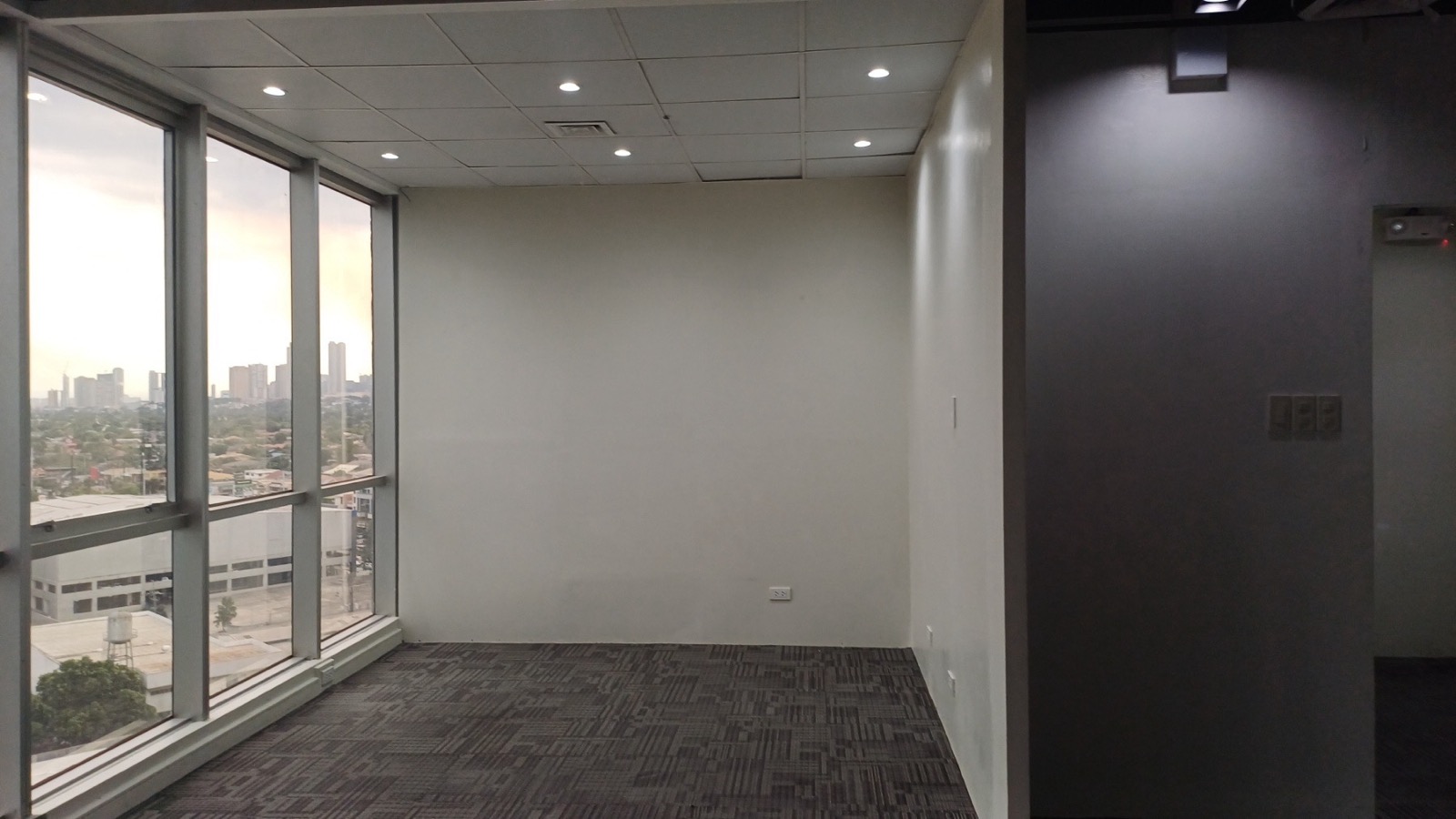 OFFICE SPACE FOR SALE AT CYBER ONE BUILDING EASTWOOD