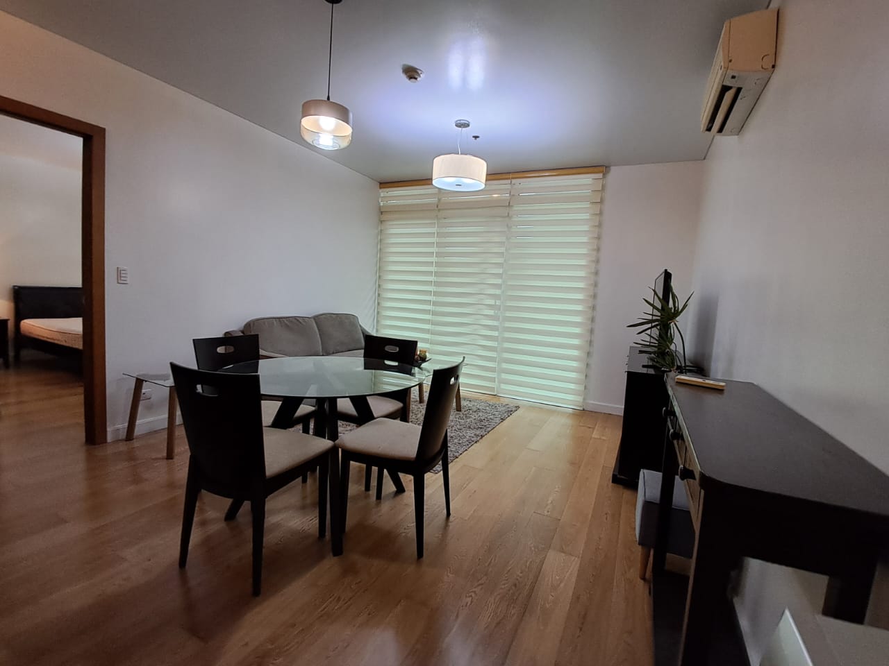 FOR RENT: 1 Bedroom Unit with 1 Parking in Park Terraces