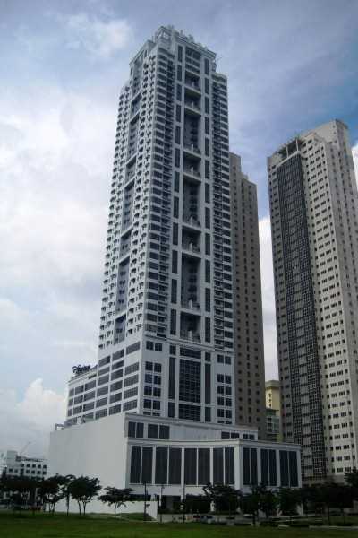 FOR RENT: 3 Bedroom Unit with Parking in Infinity Tower