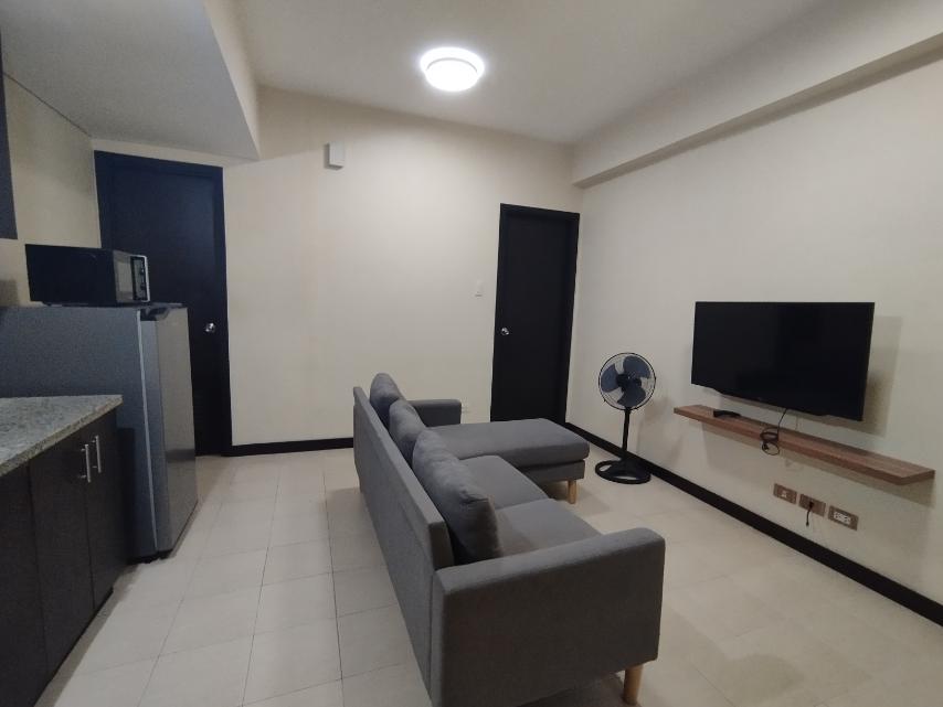 FOR RENT 1BR UNIT AT SAN LORENZO PLACE MAKATI