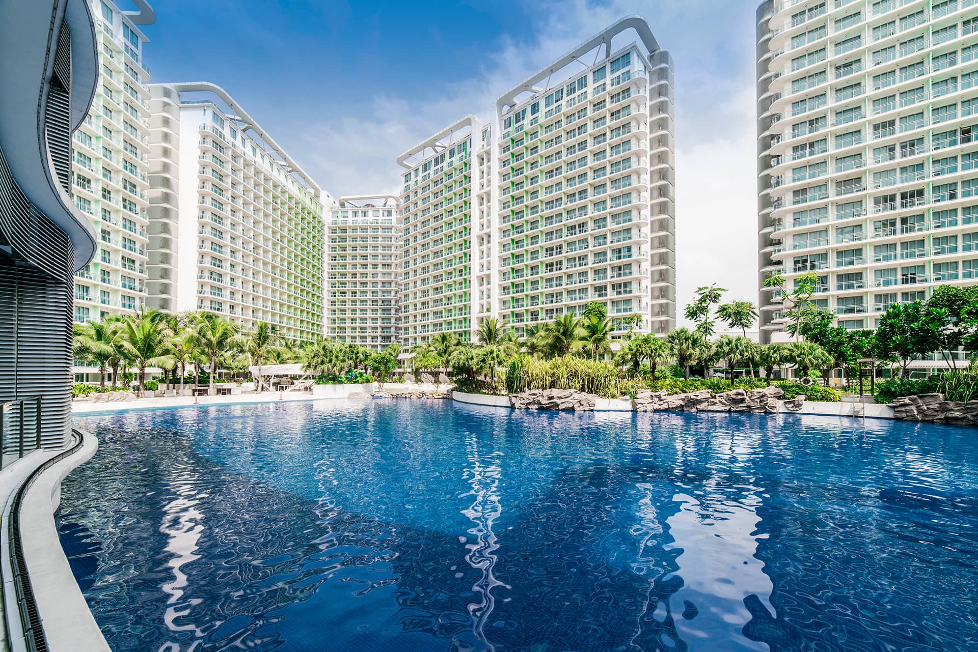 FOR SALE: 1 Bedroom Unit in Azzure Urban Resort Residences