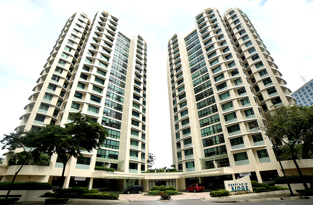 FOR RENT: 2 bedroom Condo in Bonifacio Ridge