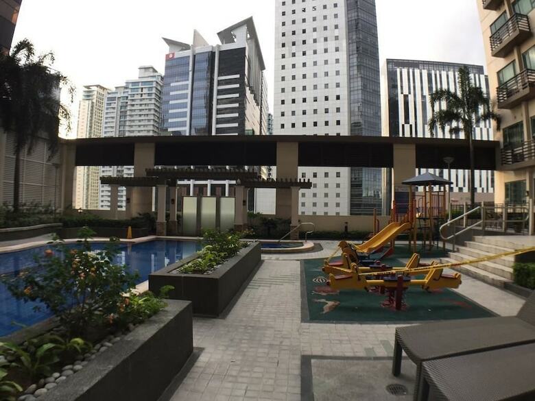 FOR RENT: 1 bedroom loft type Condo in Mckinley Park Residences