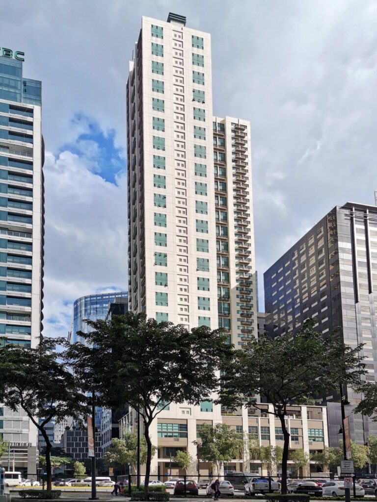 FOR RENT: 1 bedroom loft type Condo in Mckinley Park Residences