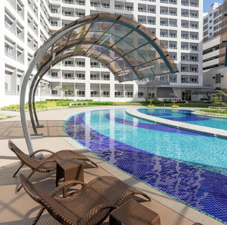 FOR RENT: 1 br w/ balcony Condo in Grace Residences