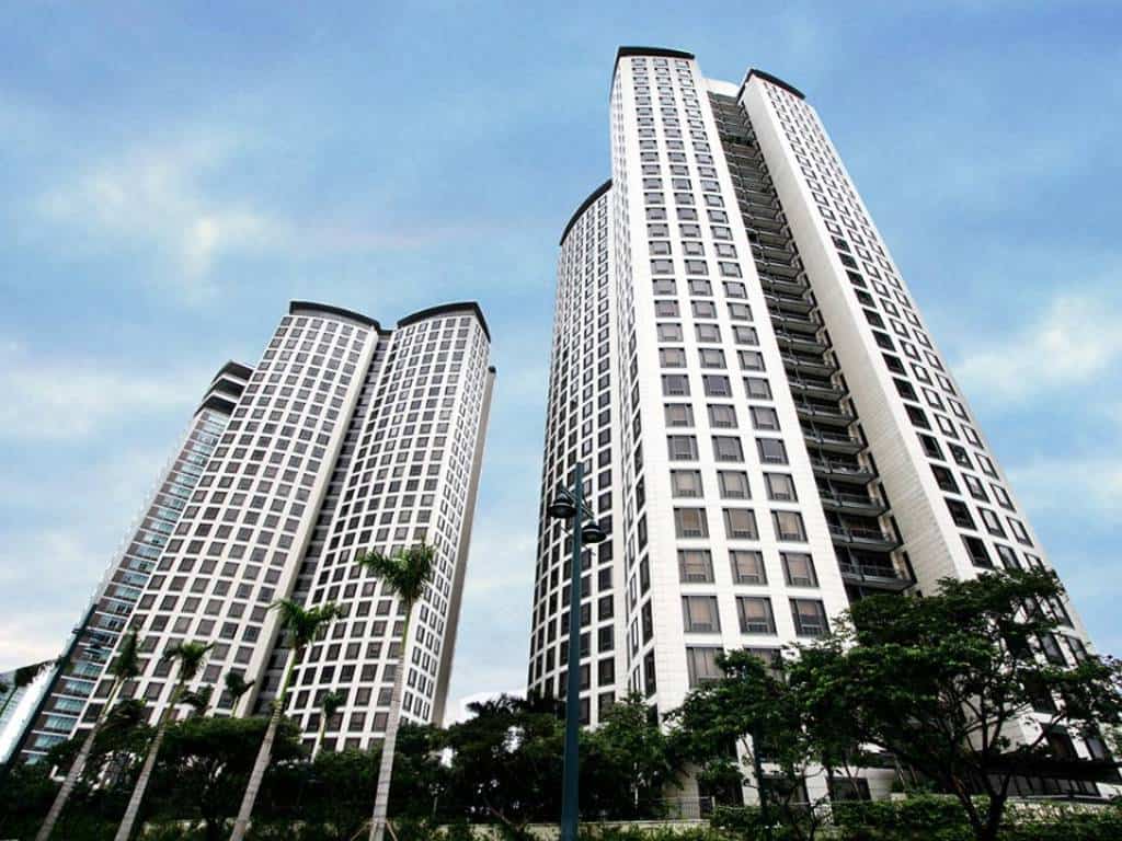 FOR RENT: 3 bedroom w/ balcony Condo in Essensa