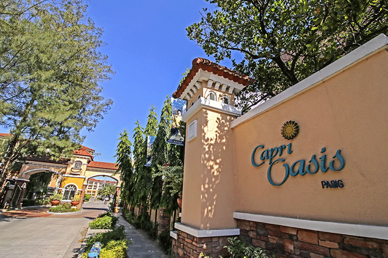 FOR SALE: 2 Bedroom Unit with Balcony in Capri Oasis