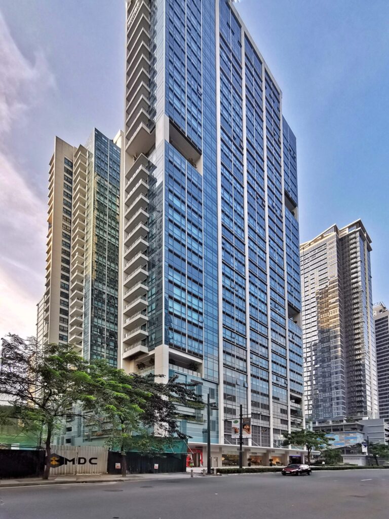 FOR RENT: 1 Bedroom Unit in One Uptown Residences