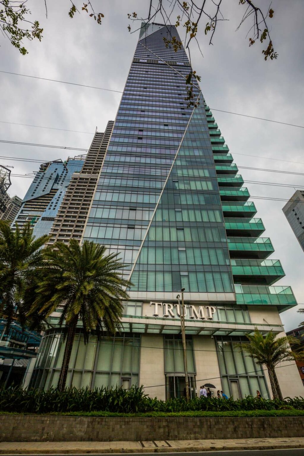 FOR RENT: Studio Unit in Trump Tower at Century City