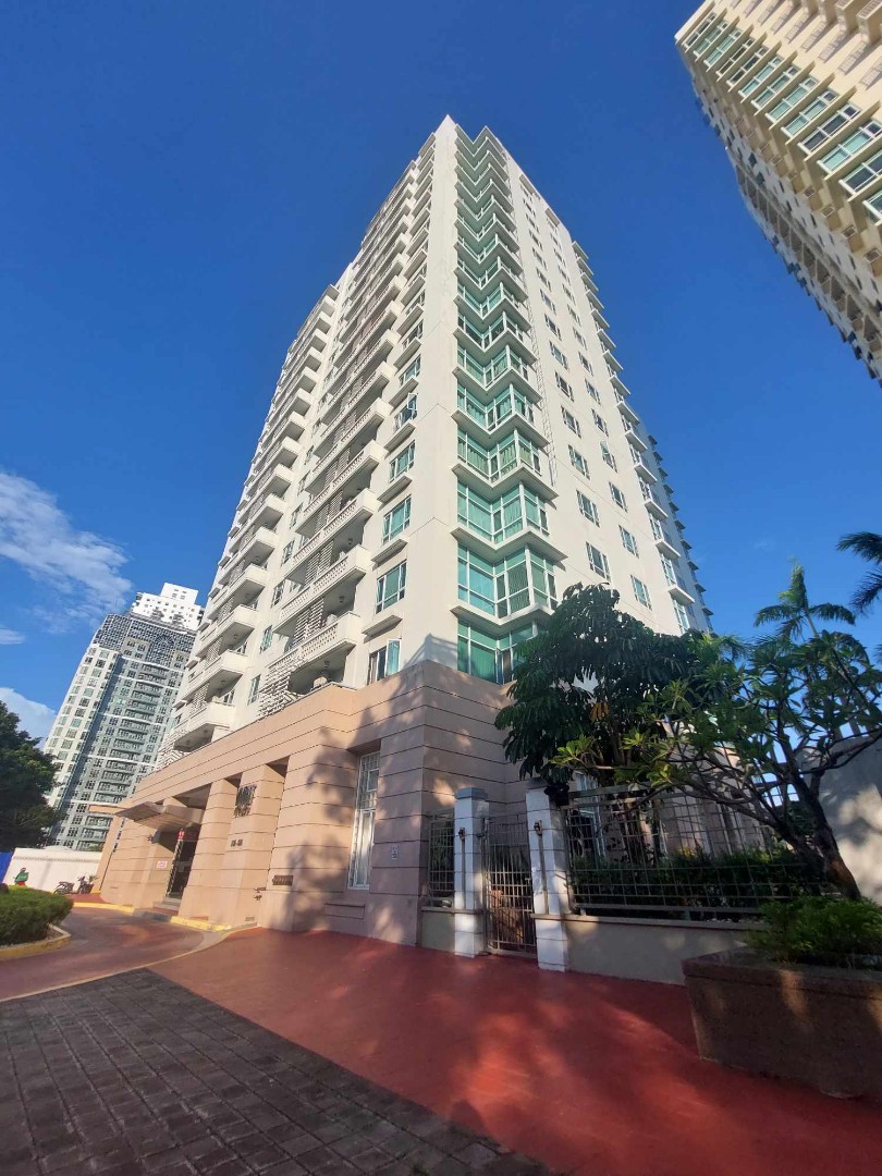 FOR RENT: 2 Bedroom Unit with Balcony in Vivant Flats