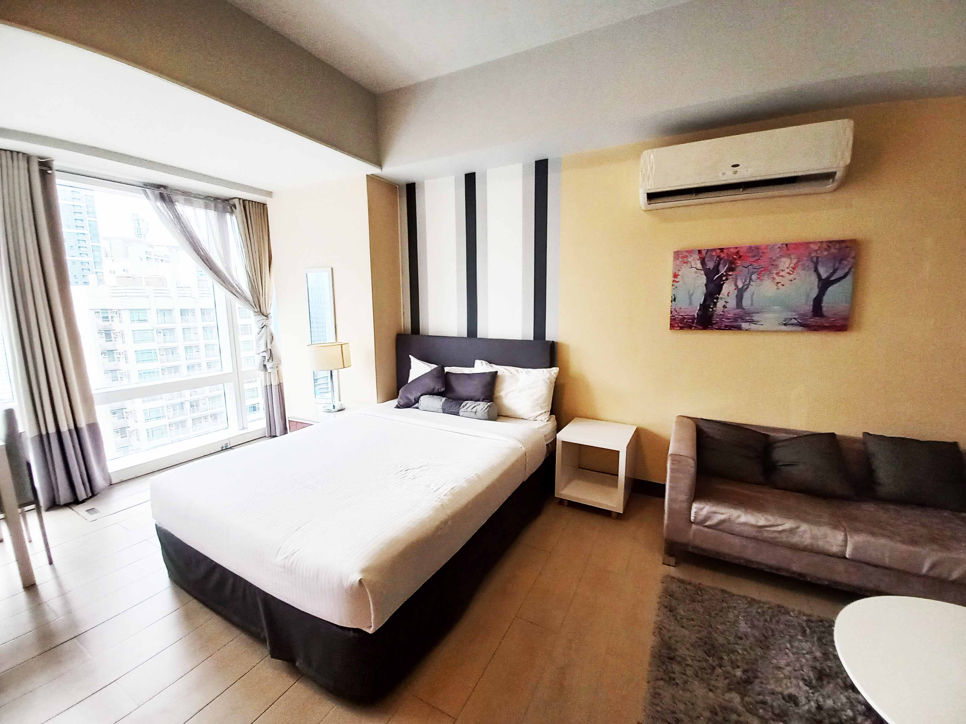 RUSH SALE STUDIO UNIT AT TWO CENTRAL