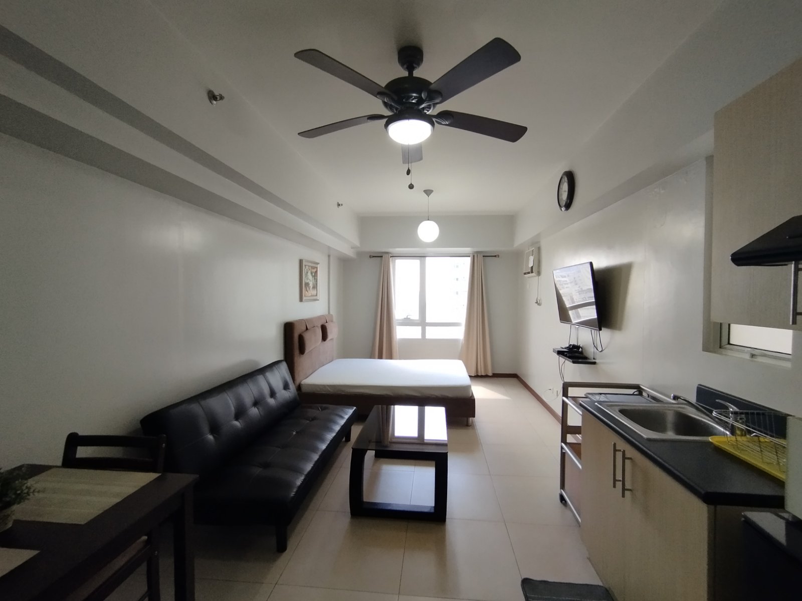 FOR SALE STUDIO UNIT AT THE COLUMNS LEGASPI MAKATI