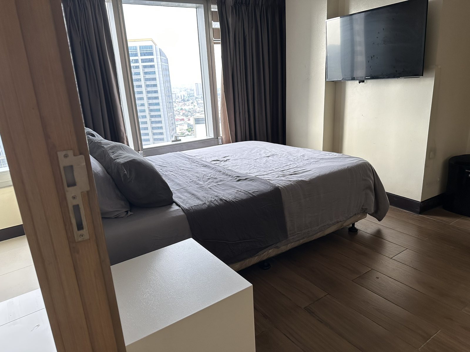 FOR SALE 1BR UNIT AT ONE CENTRAL MAKATI