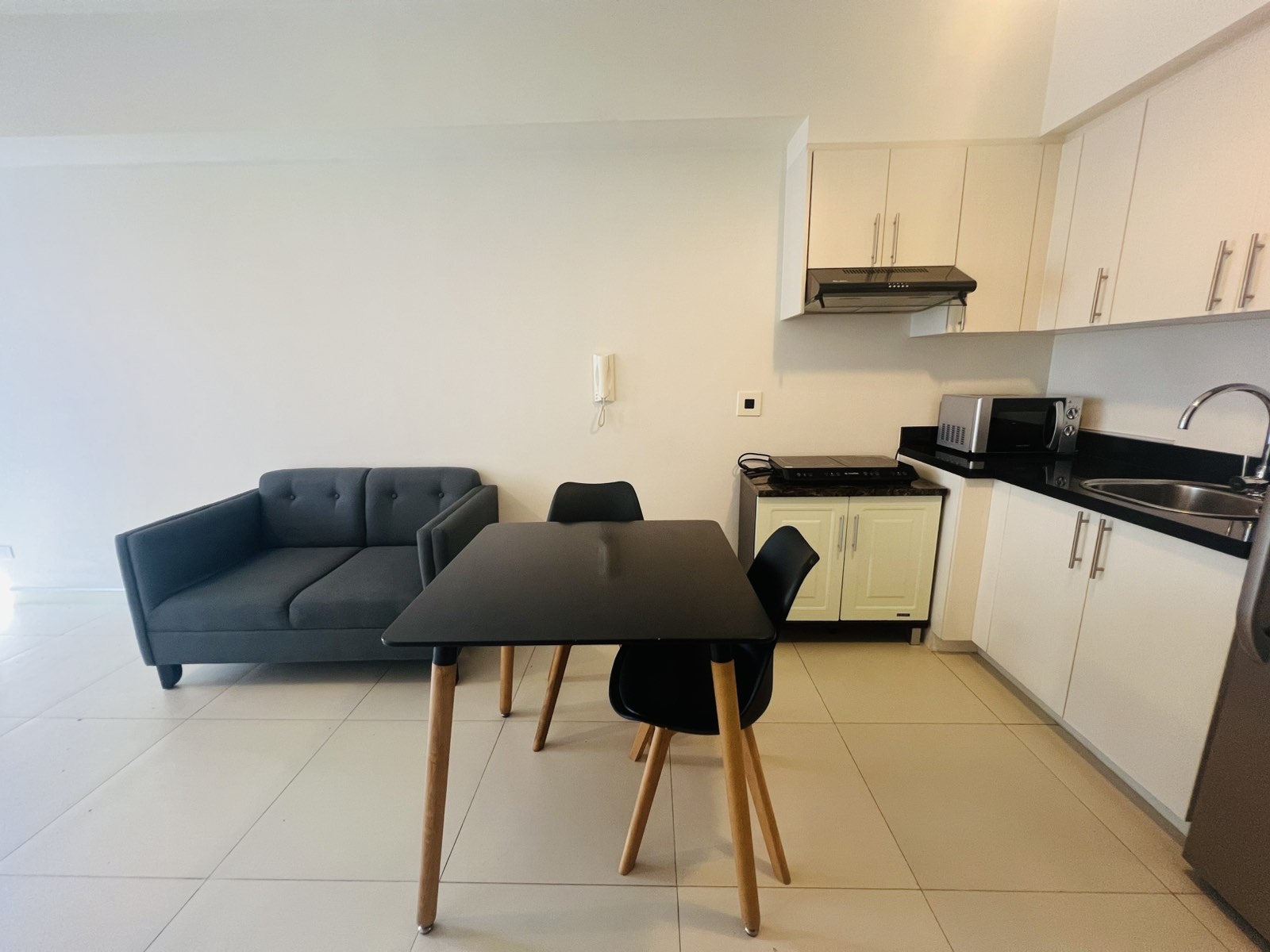 FOR SALE STUDIO UNIT AT THE LERATO MAKATI