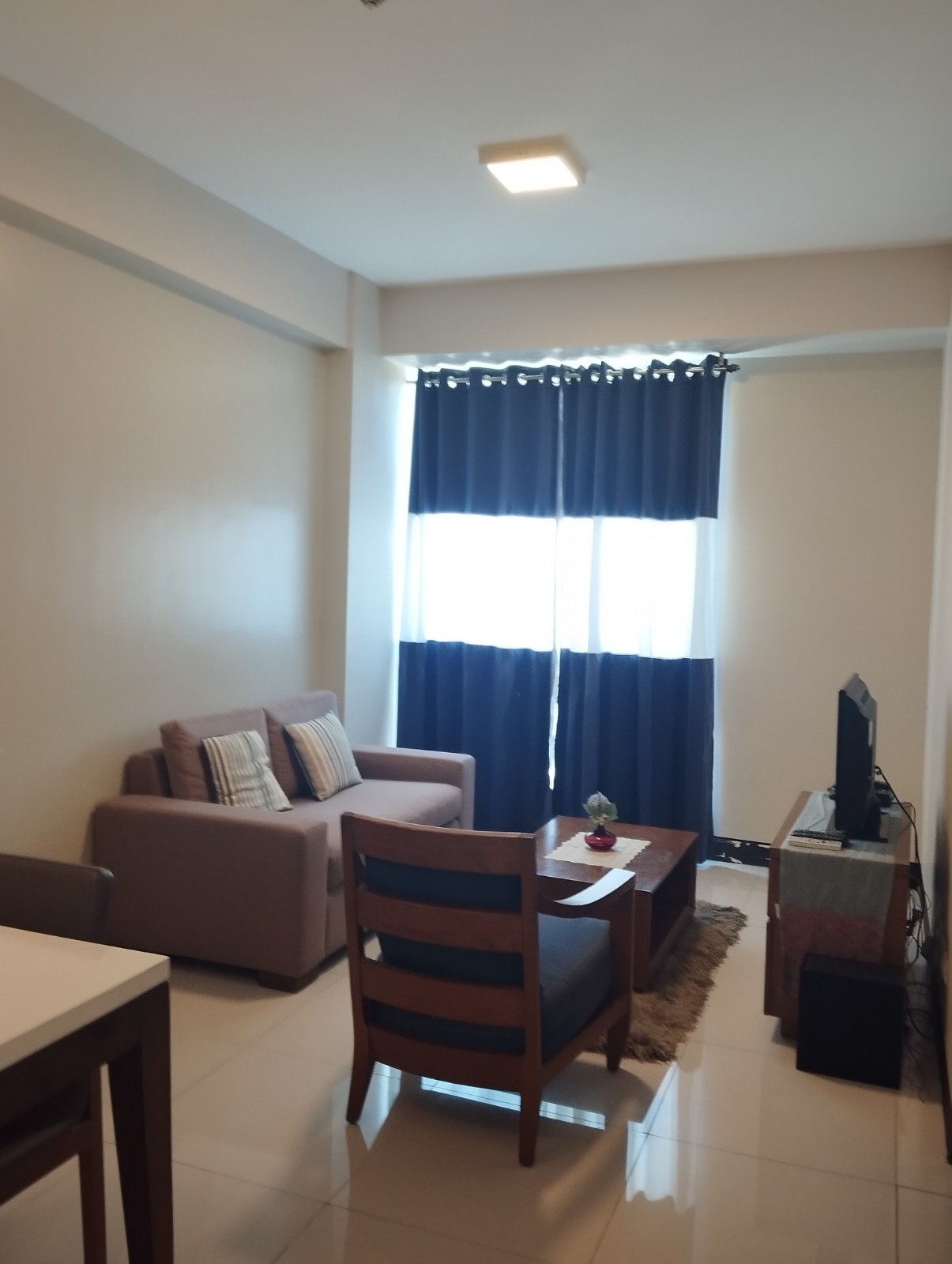 1 BR Condo For Rent in 8 Newtown Boulevard Cebu