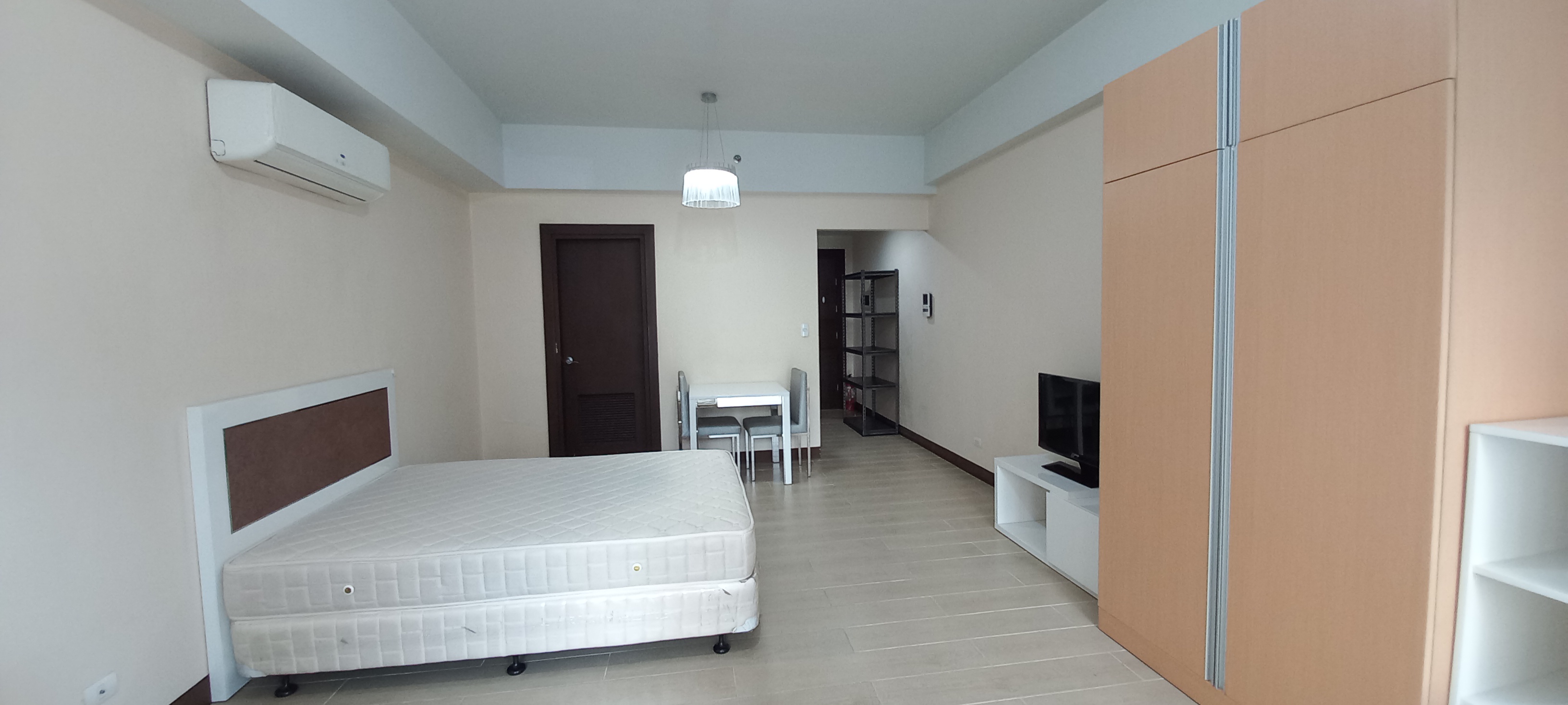 FOR RENT - STUDIO UNIT AT TWO CENTRAL