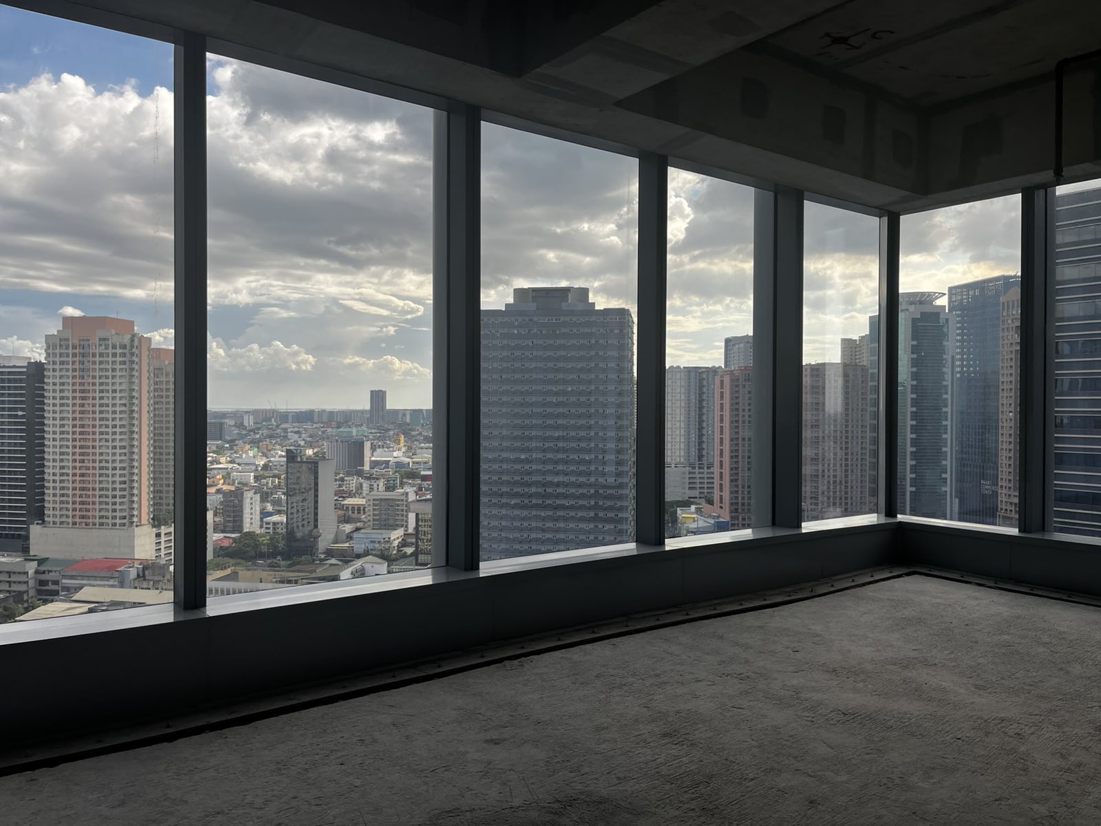 FOR RENT - 127 SQM OFFICE SPACE AT ALVEO FINANCIAL TOWER MAKATI CITY