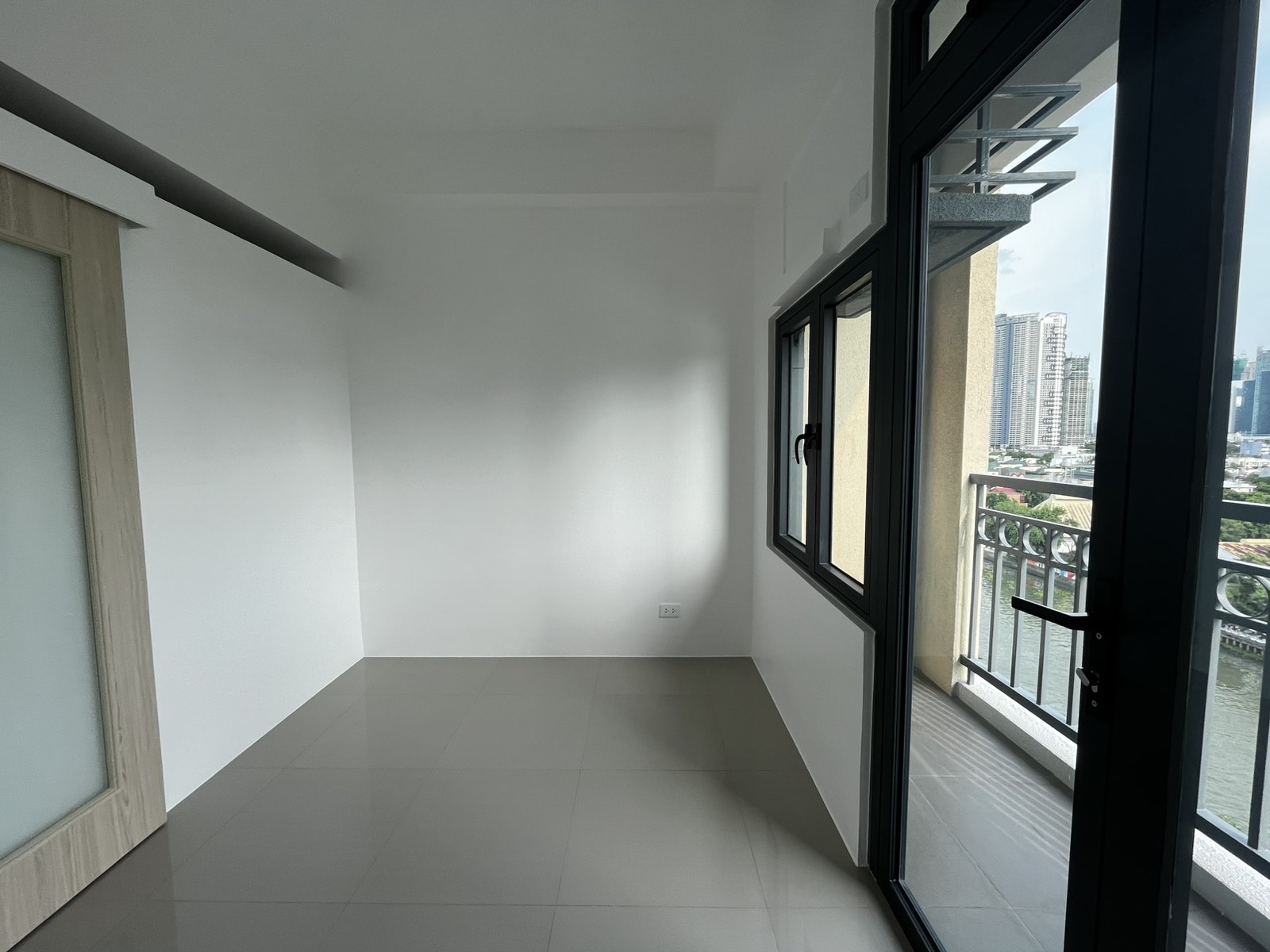 FOR RENT - 1 BEDROOM UNIT AT HARBOUR PARK RESIDENCES!!