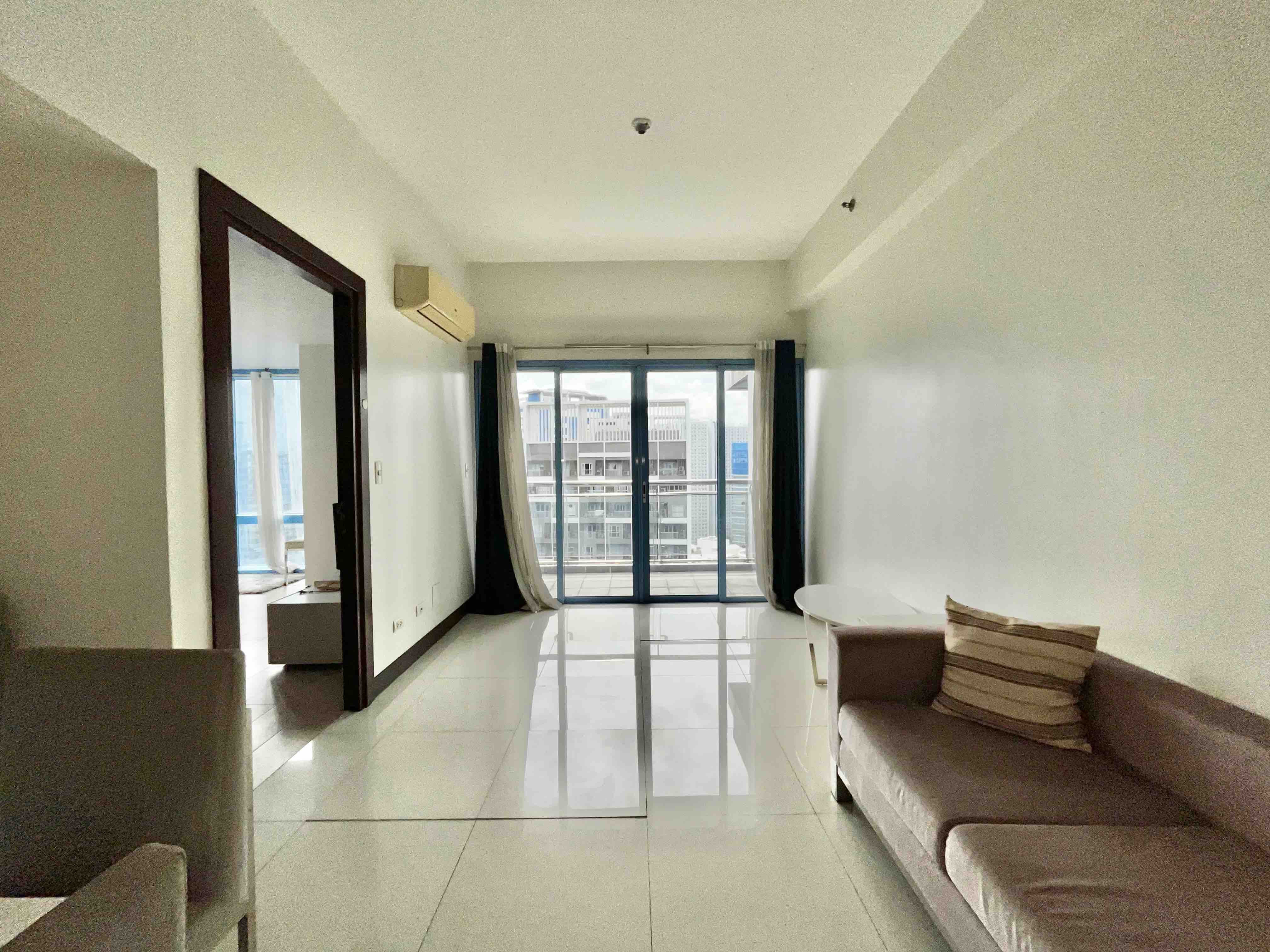FOR SALE - 1 BEDROOM UNIT AT TWO CENTRAL MAKATI
