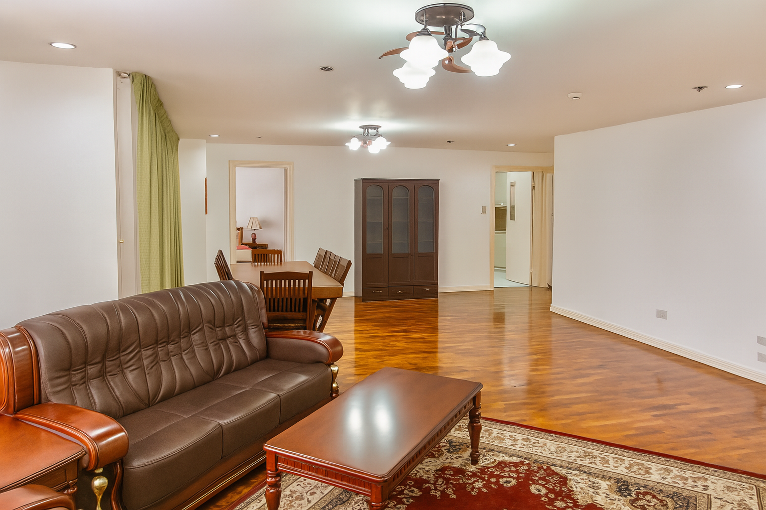 FOR RENT - 2 BEDROOM UNIT AT EASTON PLACE