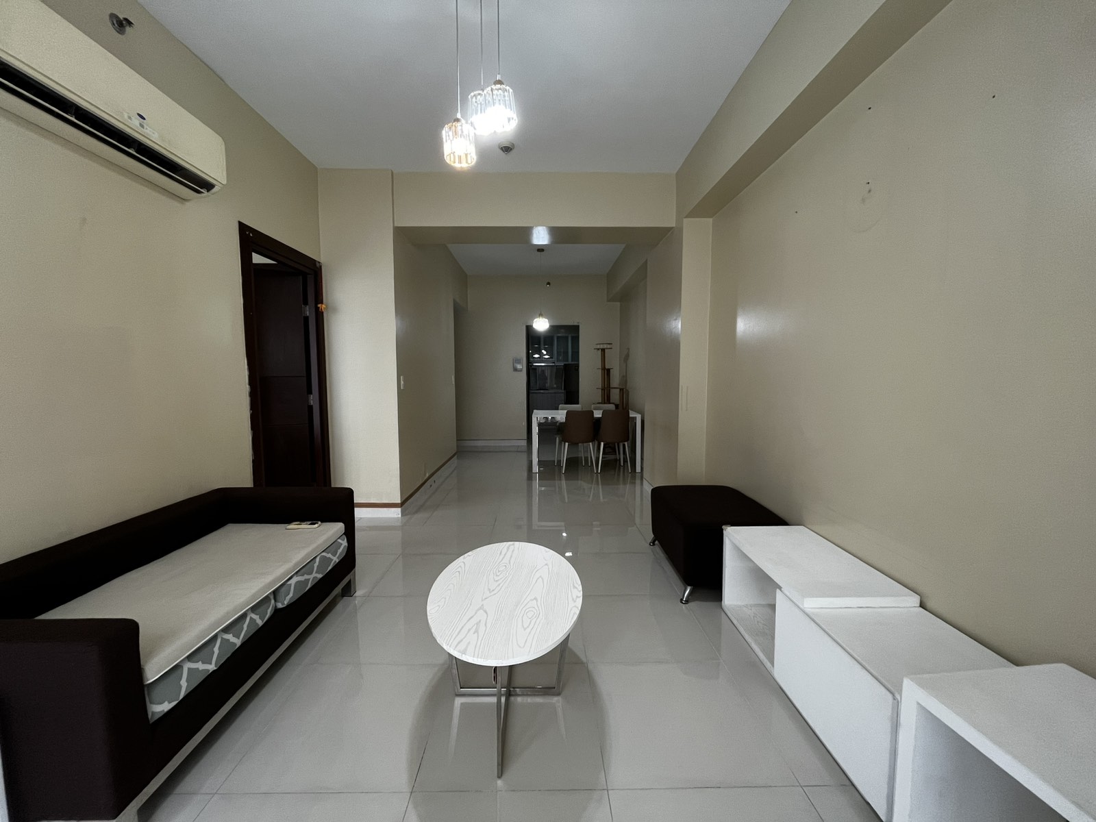 FOR RENT 1BR UNIT AT TWO CENTRAL MAKATI