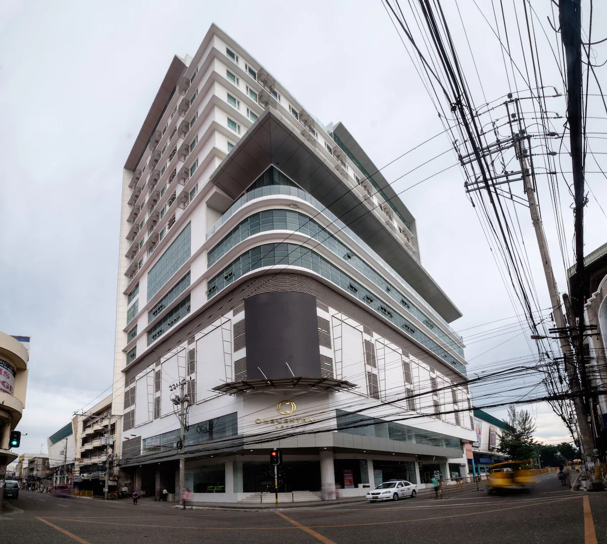 FOR RENT: 3BR UNIT AT ONE CENTRAL