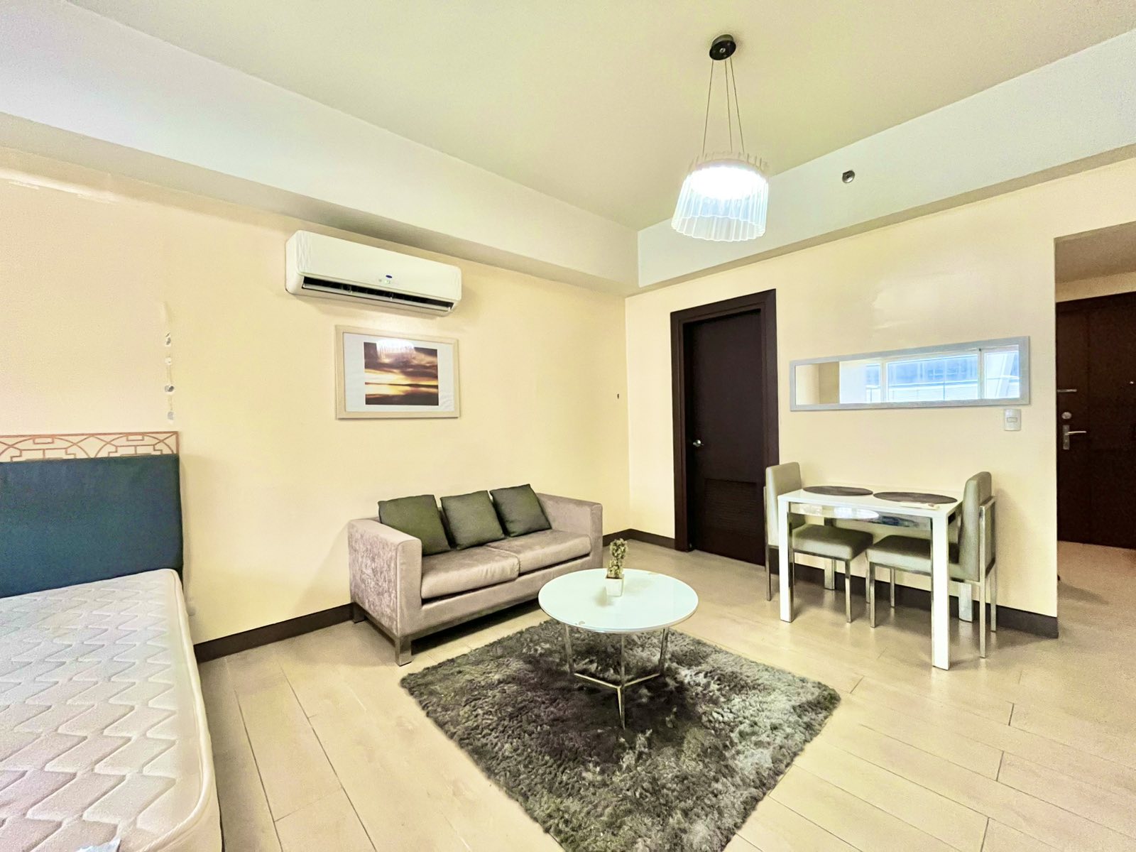 STUDIO UNIT FOR RENT AT TWO CENTRAL MAKATI