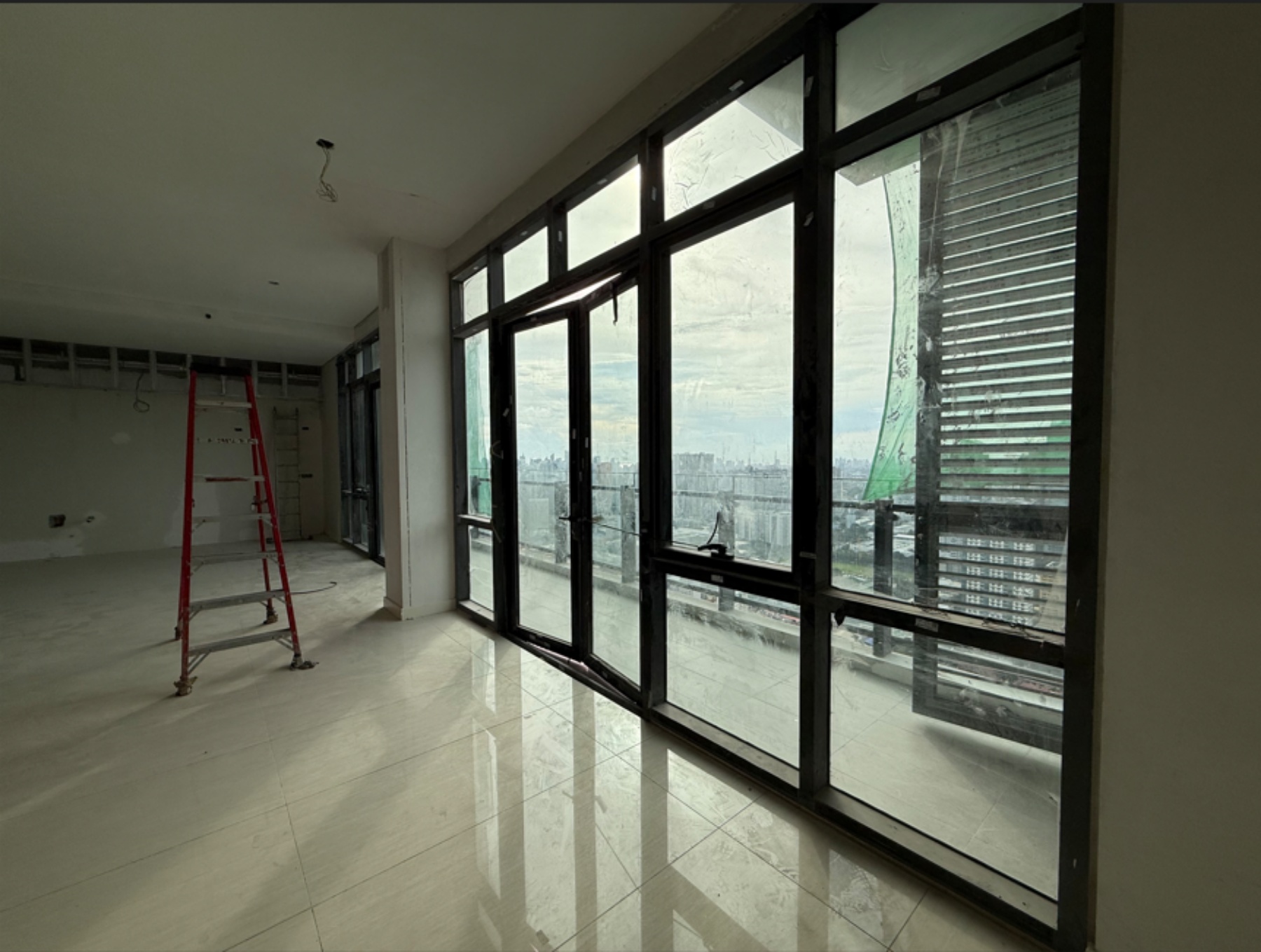 FOR SALE - PRESELLING 3 BEDROOM UNIT AT EMPRESS AT CAPITOL COMMONS PASIG