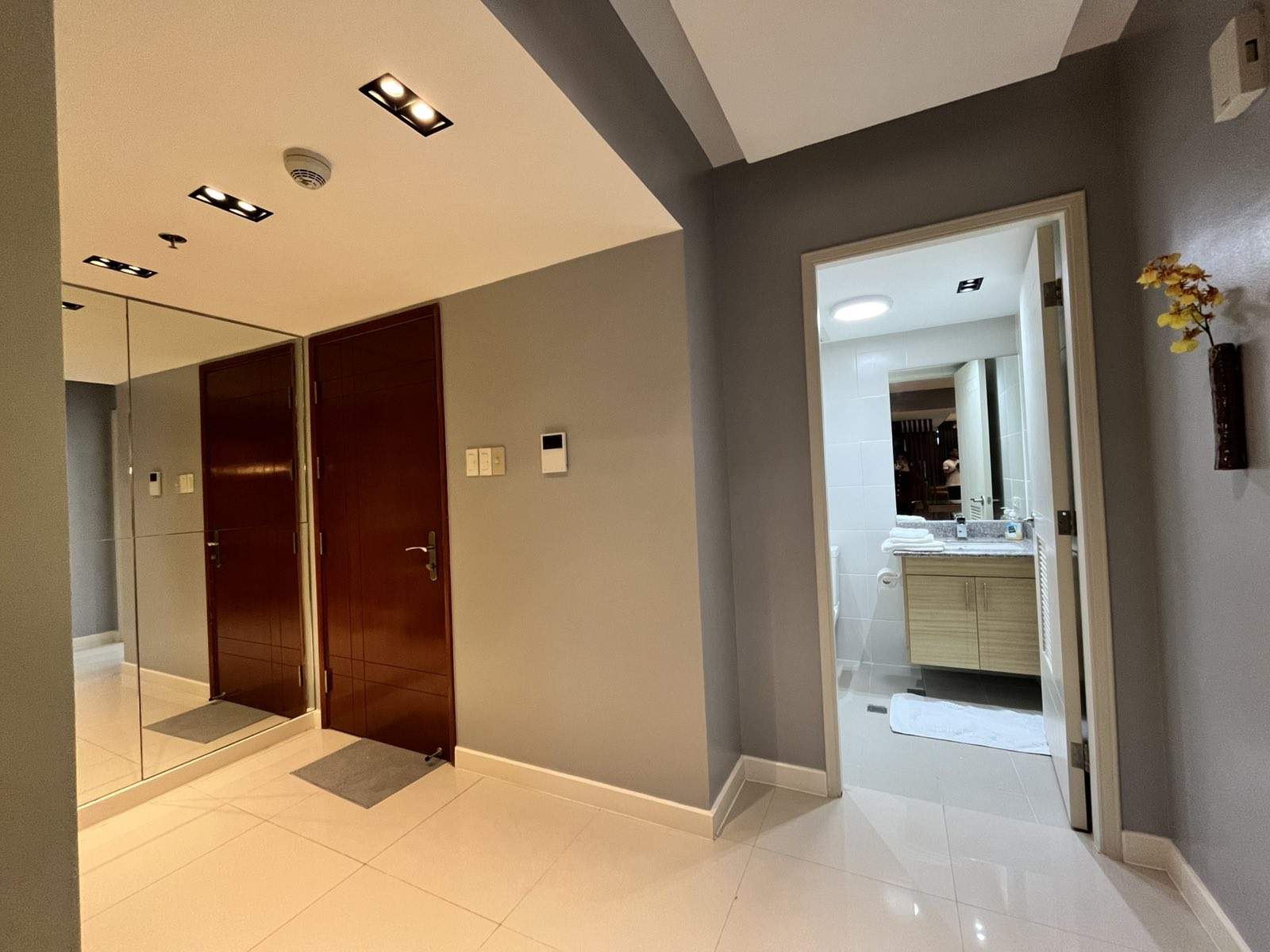 FOR RENT 2 STOREY 3 BEDROOM UNIT AT SIX SENSES  RESIDENCES PASAY