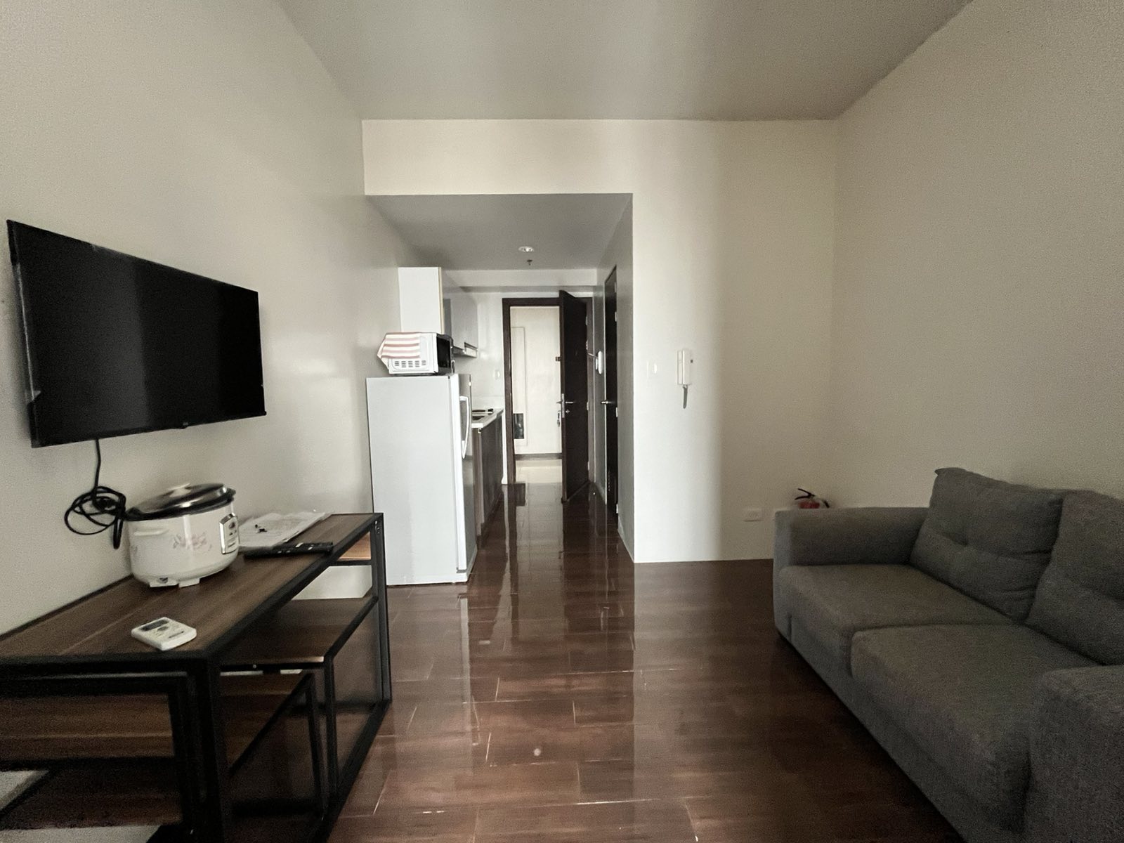 FOR LEASE - 1 BEDROOM UNIT AT AIR RESIDENCES