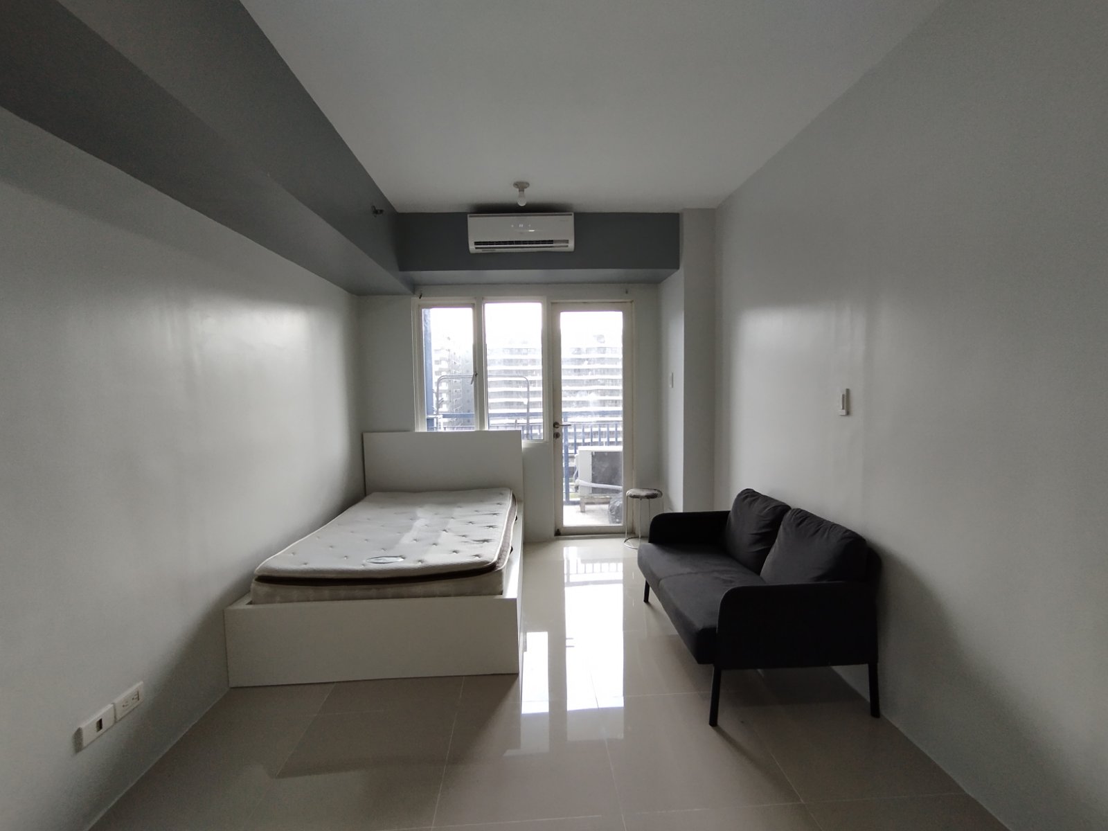 FOR SALE - 1 BEDROOM UNIT AT SEA RESIDENCES