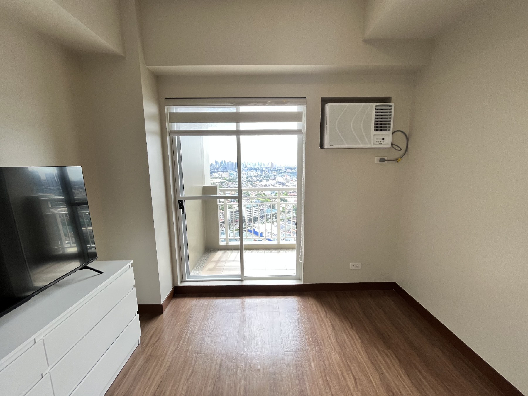 FOR RENT: 1BR UNIT AT Cameron Residences