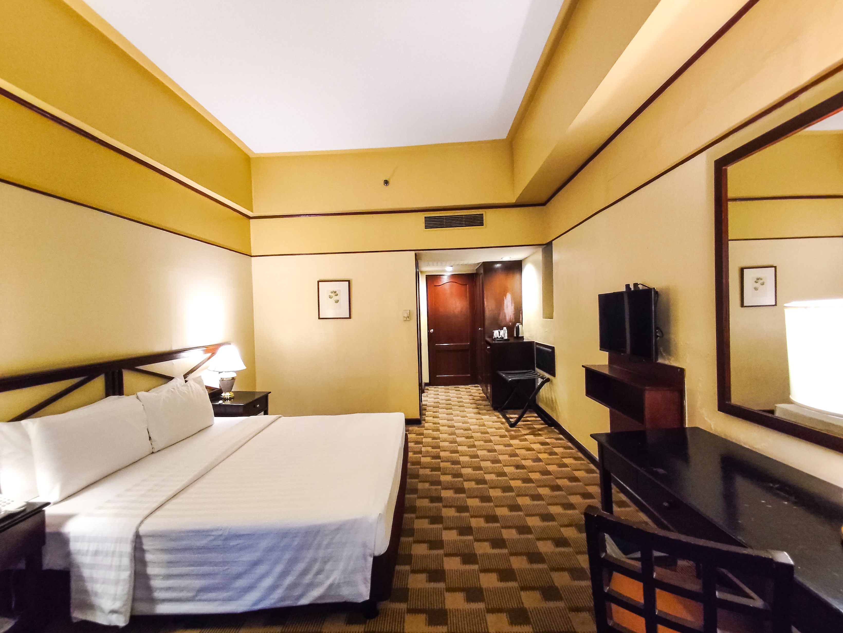 FOR RENT - CORNER UNIT AT BERJAYA HOTEL