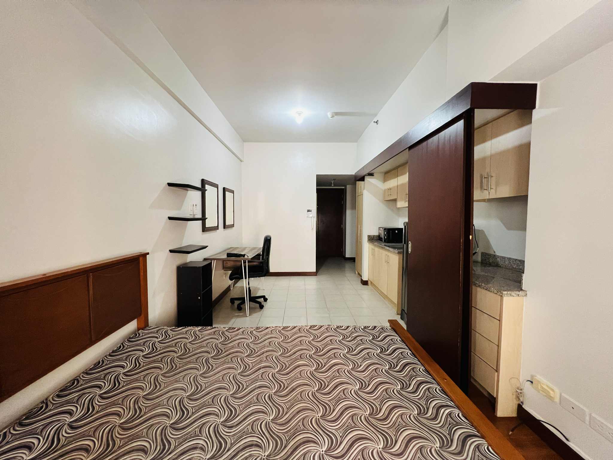 FOR RENT - STUDIO UNIT AT PASEO DE ROCES