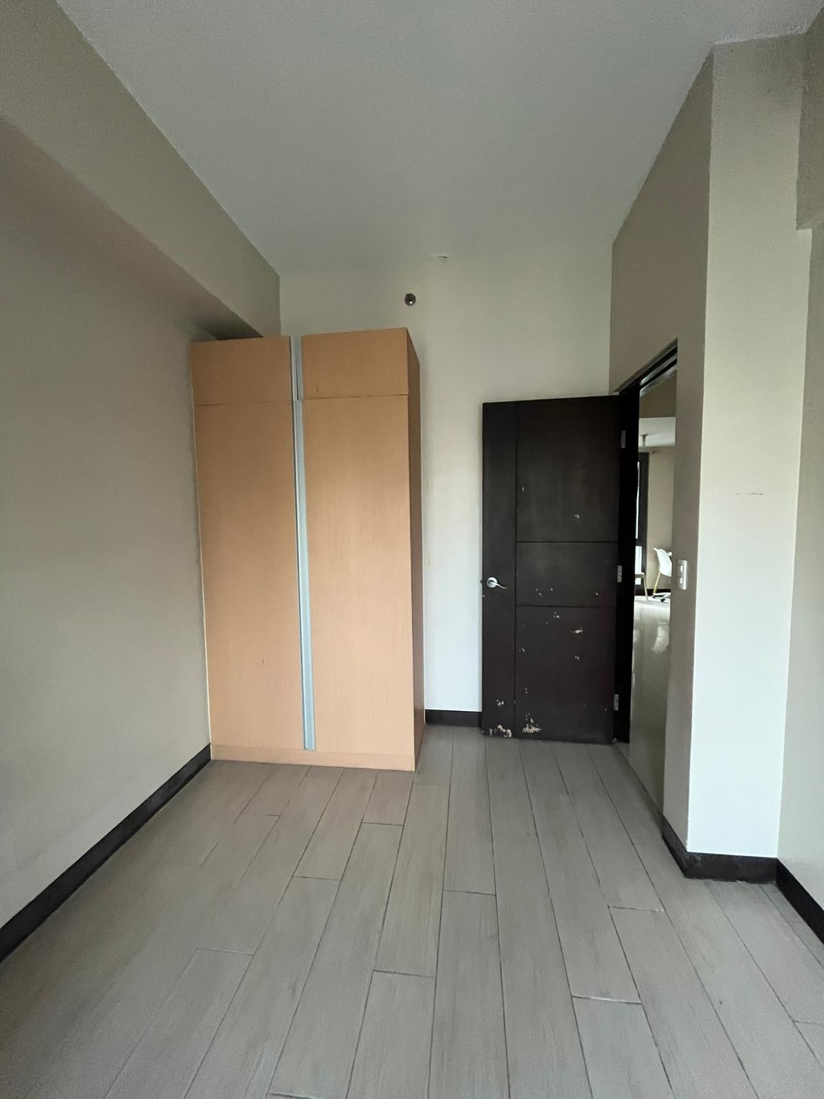 FOR SALE - 1 BEDROOM UNIT WITH BALCONY AT GREENBELT HAMILTON