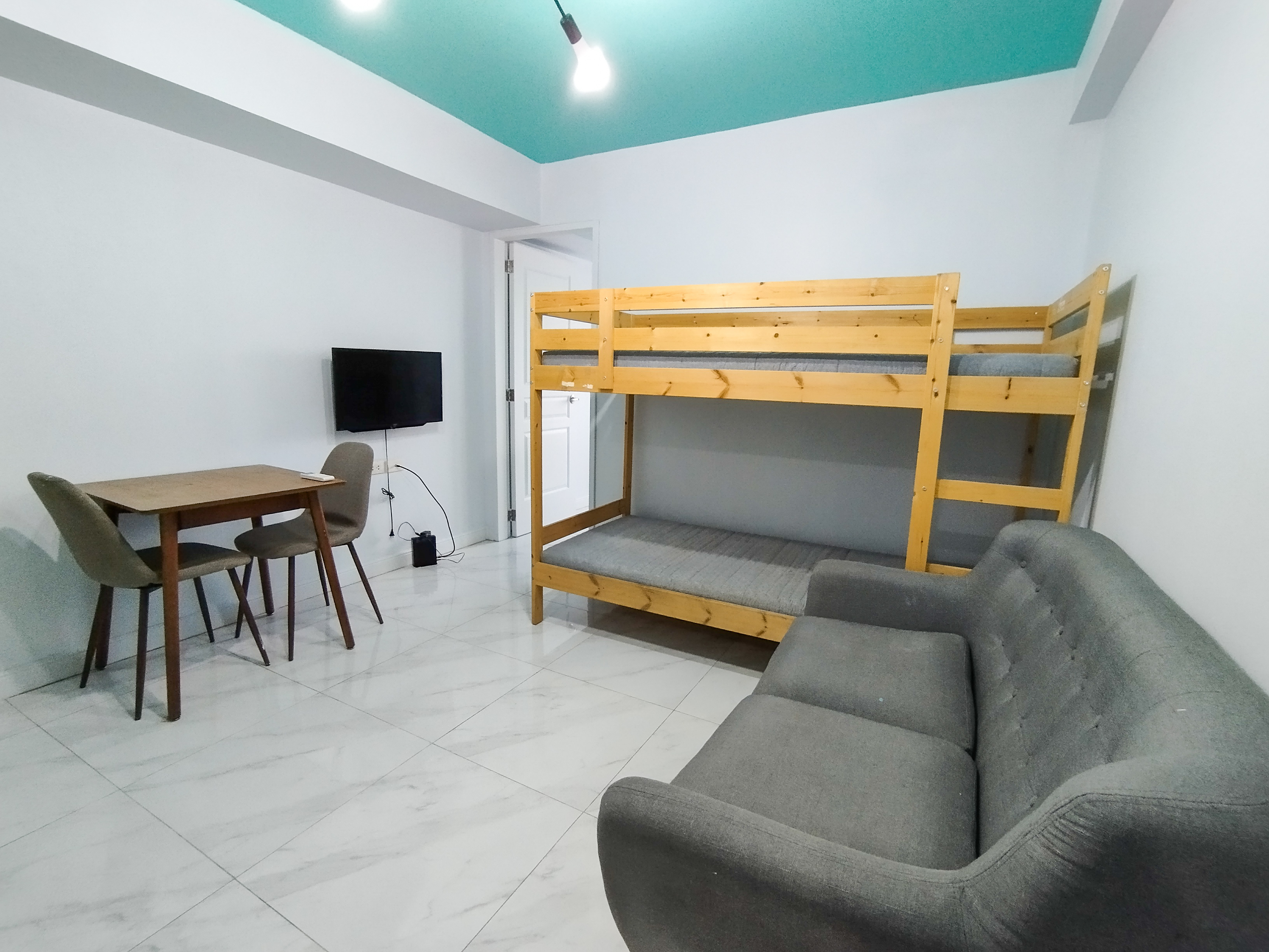 FOR SALE: 1 BEDROOM UNIT WITH BALCONY AT MONARCH PARKSUITES